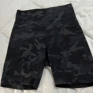 LULULEMON  women Short 6”